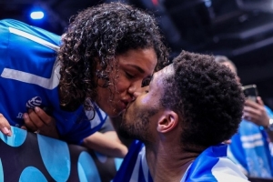 妻子深情表白字母：我的男人 你的一切成就都是靠自己努力得來的