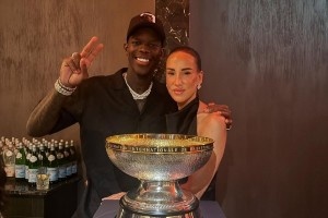 我做到了！施羅德曬照：老婆，我說(shuō)過(guò)我會(huì)為你贏下冠軍！