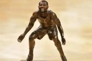 一人防一隊(duì)！防的還是母隊(duì)！2025-26賽季DPOY——庫明加！