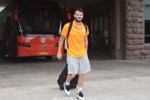 山東泰山隊啟程前往青島，準(zhǔn)備與青島海牛隊的中超聯(lián)賽