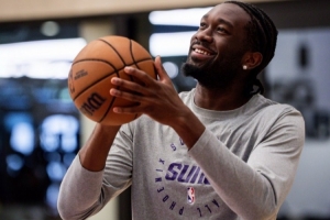 新援中鋒到位！太陽官方曬馬克-威廉姆斯訓練照