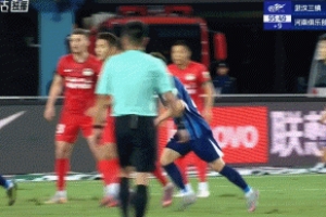 醒得太晚！龍威第95分鐘彈射建功，三鎮(zhèn)連扳2球仍2-5落后