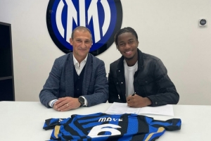 官方：國米U23續(xù)約19歲后衛(wèi)梅耶、21歲前鋒祖貝雷克和中場卡馬特