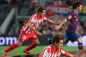 西甲官方曬青澀科克跟防梅西照：16年前的今天，科克完成西甲首秀