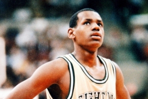 詹姆斯：第一年打正式比賽 我就發(fā)現(xiàn)自己比別人快得多也更高大