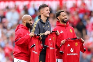 TA：曼聯(lián)今夏額外借貸1.05億鎊用于引援，目前總債務(wù)6.37億鎊