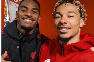 各建一功！利物浦官推曬赫拉芬貝赫、?；倏速惡笞耘暮嫌? >
                                        </div>
                                    </div>
                                    <div   id=