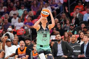 媒體人：自由人過于依賴斯圖爾特 把五個人的比賽變成了個人單打