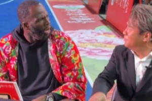 夢(mèng)幻融入??！追夢(mèng)大花襖吹嗩吶轉(zhuǎn)手絹 聯(lián)動(dòng)宋小寶驚出表情包