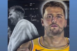 洛杉磯新的領(lǐng)軍人物！東契奇轉(zhuǎn)發(fā)洛杉磯當(dāng)?shù)仃P(guān)于他的最新壁畫(huà)