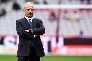 RMC：巴黎0-1馬賽中場(chǎng)休息時(shí)，巴黎總監(jiān)坎波斯對(duì)馬賽的人暴怒