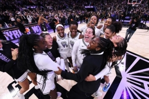 組隊(duì)第一年，一群“邊緣人”打進(jìn)了季后賽