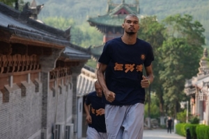 支線任務結束！馬刺曬組圖回顧文班夏天之旅：封面為少林寺之行