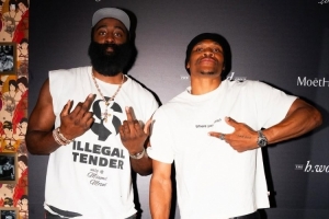 夏天結束了！哈登曬多圖回顧休賽期 其中還有與威少的同框照