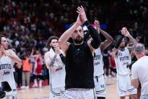 離不開籃球！剛退役的貝里內(nèi)利選擇留隊擔(dān)任博洛尼亞大使兼顧問