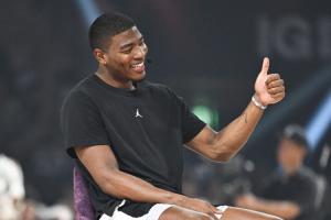 季后賽三分48.4%~名記：湖人可給八村2600萬的起薪 后者被低估了