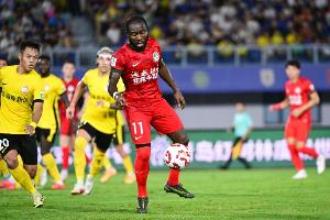 狀態(tài)火熱！足球報(bào)：阿奇姆彭賽季14球有7個(gè)頭球，還制造了7個(gè)點(diǎn)球