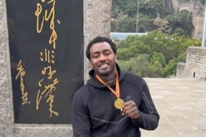 是好漢！沃爾曬爬長城視頻：時隔14年 重返這里 真高興