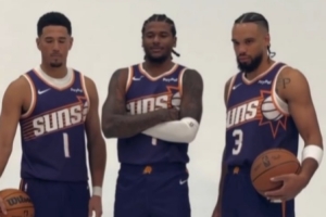 杰倫-格林C位！太陽官方曬視頻：布克與兩名新援一起拍定妝照