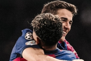 亞馬爾曬與加維合照：相信你會以最強姿態(tài)回歸，沒什么能擊垮你