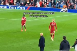 無語…?；倏巳炯t離場從斯洛特身后走過，后者全程背身沒搭理他