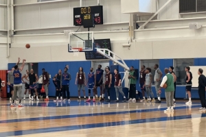 上賽季77場全部首發(fā)！隊內(nèi)訓(xùn)練哈特穿替補(bǔ)訓(xùn)練衫 新賽季打替補(bǔ)？