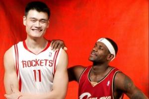 詹姆斯+姚明能拿冠軍嗎？楊毅：當(dāng)然能 當(dāng)年大姚不虛冠軍湖人內(nèi)線