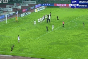 拒絕被絕平！浙江補(bǔ)時階段頭球攻門，劉殿座起跳神撲救險