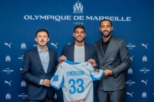 今夏才加盟！隊報：31歲后衛(wèi)埃莫森快速融入馬賽，獲德澤爾比肯定