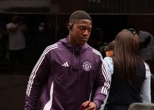 太陽報：曼聯(lián)在幫梅努訓(xùn)練6號位技能，阿莫林很喜歡他