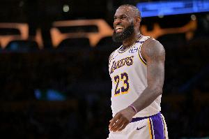 Shams：詹姆斯并沒(méi)有參與湖人的運(yùn)營(yíng) 他一直在享受他的夏天