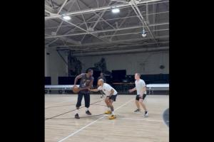 經紀人曬庫明加和社區(qū)大學球員訓練視頻：25-26賽季最后的準備