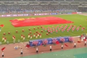 國慶前夕蘇超應景 南京、淮安主場共計8萬人合唱表白祖國