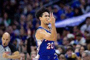 手指韌帶撕裂！馬克西：為麥凱恩惋惜 他心態(tài)積極訓(xùn)練極其刻苦