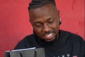 臉胖了一圈??32歲國(guó)足歸化費(fèi)南多曬視頻，拿下iPhone17 promax