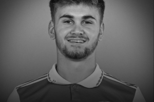 為救球撞墻遺憾離世！TA：英政府已介入前阿森納青訓(xùn)球員維加事件