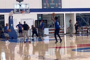 怕不怕？恩比德訓(xùn)練結(jié)束后加練三分 手感柔和以五連中收尾