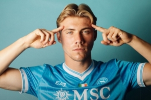 那不勒斯公布客戰(zhàn)AC米蘭海報(bào)，狀態(tài)回暖的霍伊倫單人入鏡