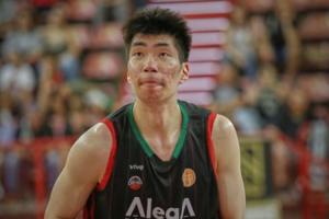 西乙常規(guī)賽首秀！余嘉豪9分3板&罰球10中7&正負(fù)值-1 球隊(duì)?wèi)K敗24分