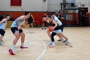 山東男籃曬訓練視頻：新的一天 淘汰舊的自己 汗水在前 榮耀在后