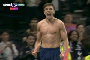 補(bǔ)時(shí)絕平！帕利尼亞不停球兜射絕平，隨后脫衣大秀肌肉瘋狂咆哮