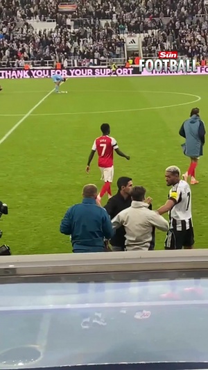 ??賽后矛盾！阿森納助教和喬林頓發(fā)生口角，眾人趕緊拉開