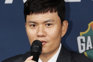 江原FC主帥：因賽程沖突未帶來最佳陣容 客戰(zhàn)蓉城我們?yōu)槿俣鴣? >
                                        </div>
                                    </div>
                                                                        <div   id=