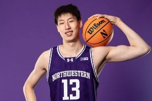 這身球衣順眼嗎？郇斯楠曬西北大學(xué)造訪(fǎng)定妝照