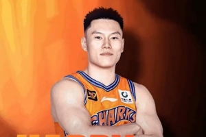 追逐夢(mèng)想勇攀高峰！祝上海男籃球員李弘權(quán)24歲生日快樂(lè)??