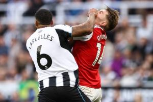 紐卡嫉妒你的顏值??約克雷斯0球0助球迷評(píng)8分：支點(diǎn)作用明顯