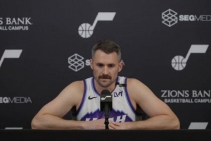 頭發(fā)白了！樂福：隊(duì)友都叫我老哥或叔叔  我欣然接受這種稱謂