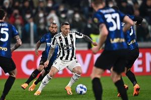 貝斯基：梅西像是神，但C羅做到了梅西沒做到的事，他改變了足球