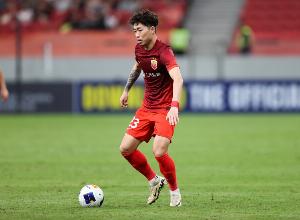 記者：傅歡踢左邊翼衛(wèi)很難受，在日本球員面前感覺像不會踢球