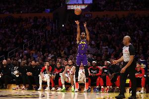 文森特：休賽期訓(xùn)練以接球后的訓(xùn)練為主 因?yàn)槲覀冇腥齻€持球點(diǎn)